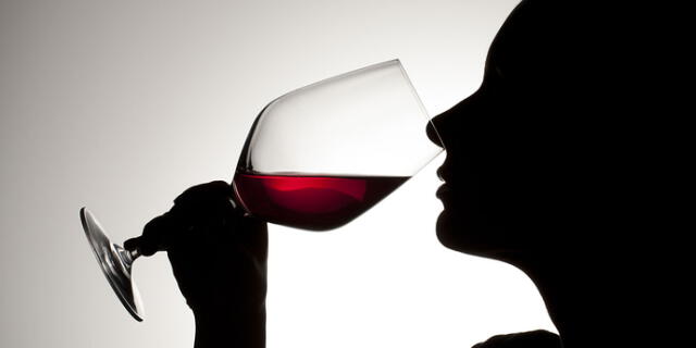 Lee más sobre el artículo Las personas que toman una copa de vino al día no viven más